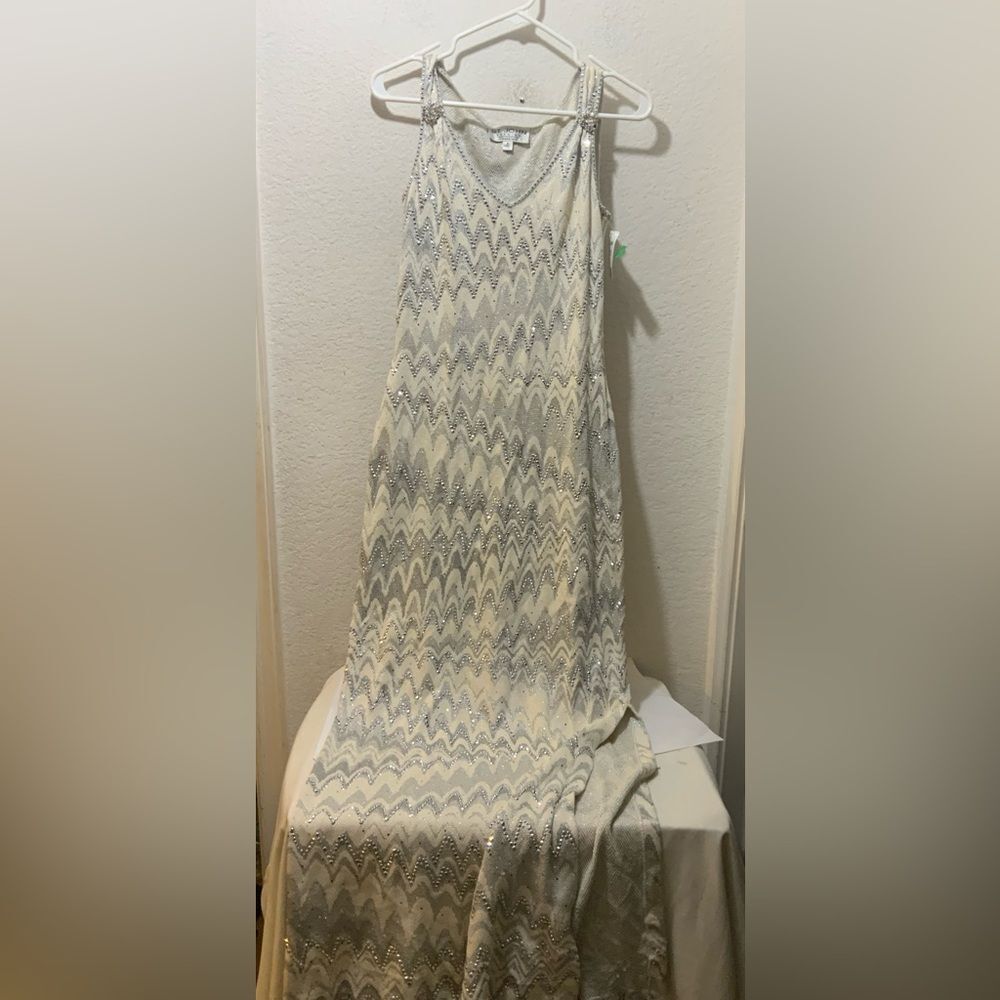 St. JOHN Elegant Evening Beautifully Embellished dress size 8